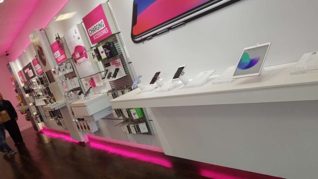 T-Mobile | 11200 Fuqua Ave Ste. 200, Houston, TX 77089, USA | Phone: (281) 481-0849