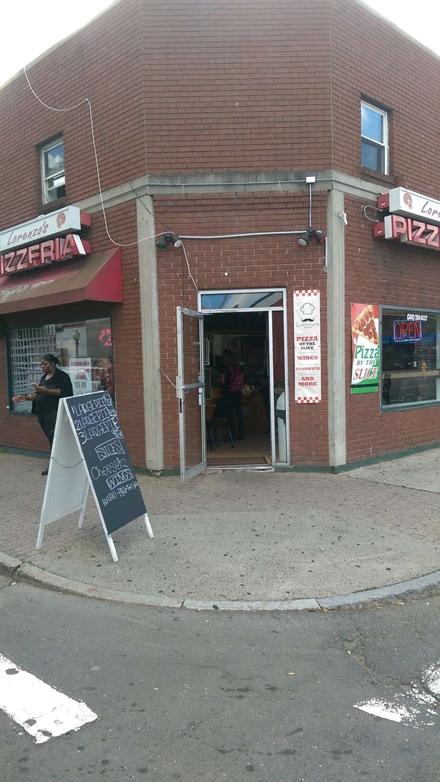 Lorenzos Pizzeria | 34 White St, Danbury, CT 06810 | Phone: (203) 730-0117