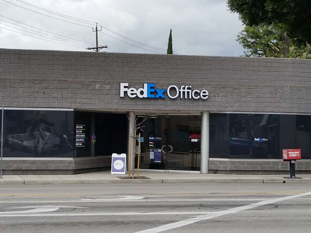 FedEx Office Print & Ship Center | 4100 W Riverside Dr, Burbank, CA 91505, USA | Phone: (818) 567-1044