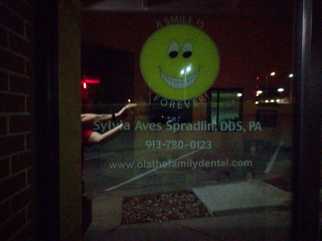 All Smiles Dentistry LLC | 11132 South Lone Elm Rd, Olathe, KS 66061 | Phone: (913) 780-0011