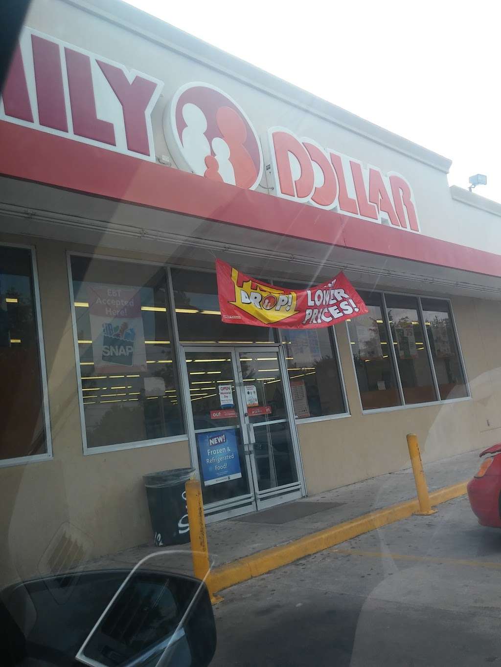 Family Dollar | 901 Shaver St ste a, Pasadena, TX 77506, USA | Phone: (713) 477-1190