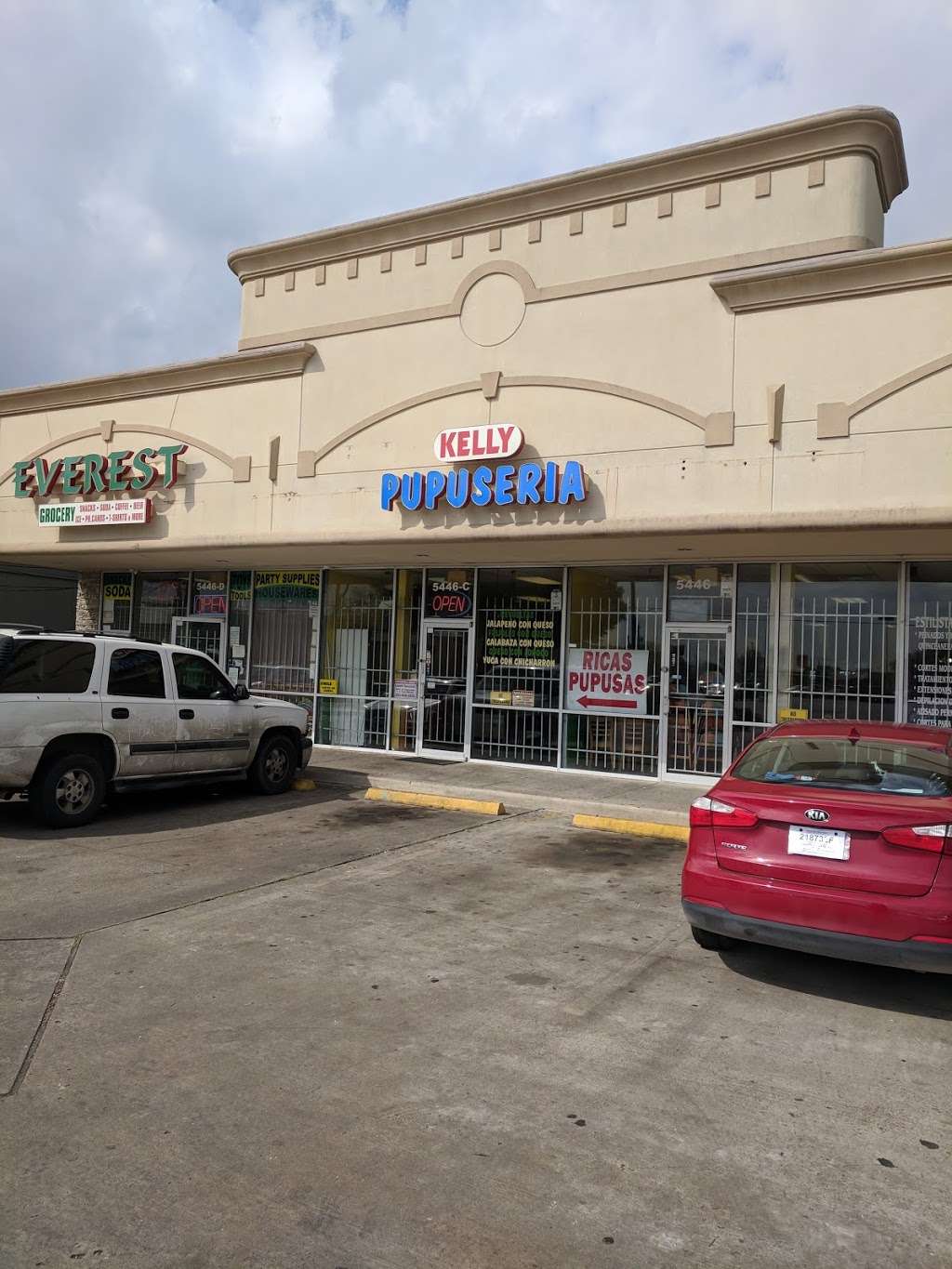 Kelly Pupuseria | 5446 W Ridgecreek Dr, Houston, TX 77053, USA | Phone: (281) 835-3231