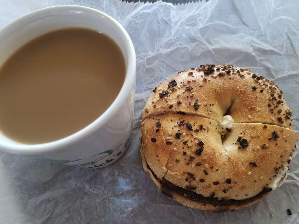 Bagel Club | 208-14 Cross Island Pkwy, Bayside, NY 11360, USA | Phone: (718) 352-4948