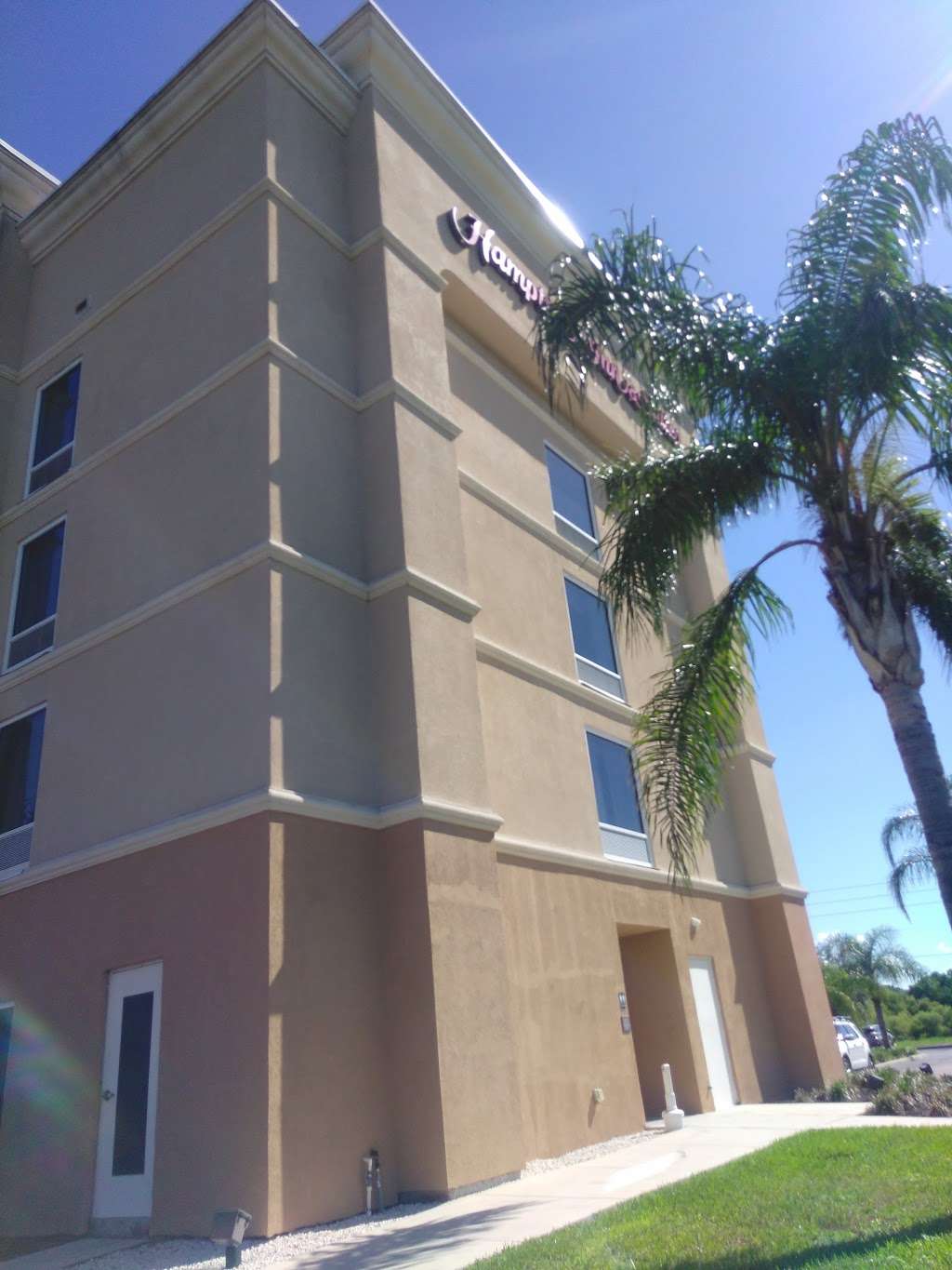 Hampton Inn & Suites Lake Wales | 22900 US-27, Lake Wales, FL 33859, USA | Phone: (863) 734-3000