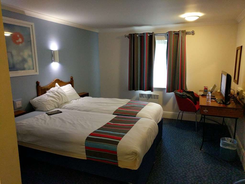 Travelodge London Chigwell | 735 Chigwell Rd, Woodford, Woodford Green IG8 8AS, UK | Phone: 0871 559 1815