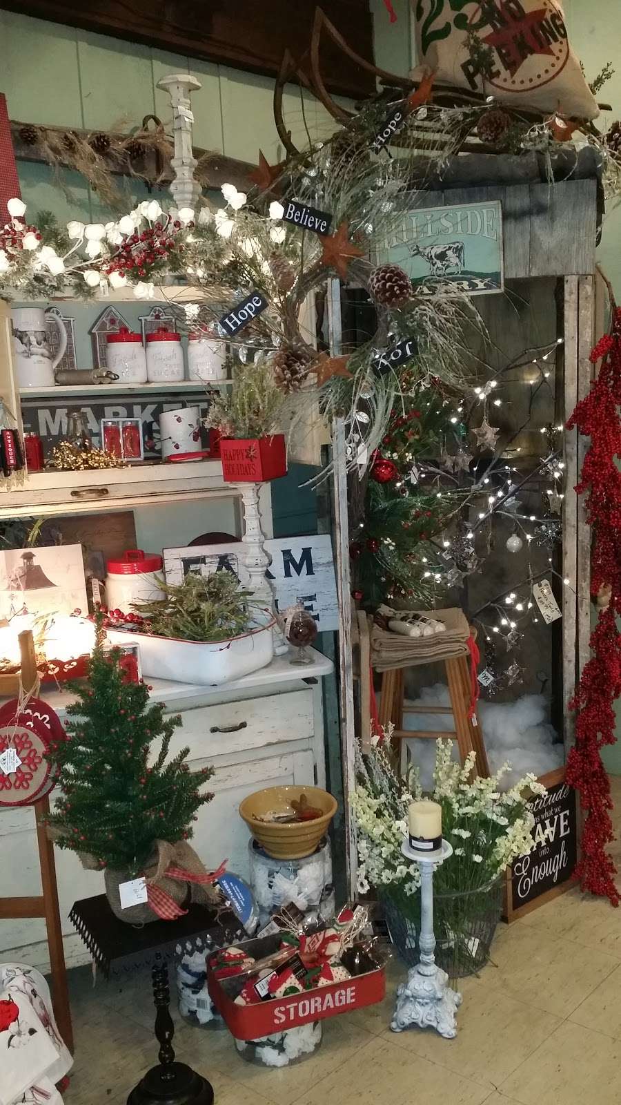 Costellos Christmas & Home - store  | Photo 5 of 7 | Address: 2 Norwood Ave, Deepwater, NJ 08023, USA | Phone: (856) 299-2999