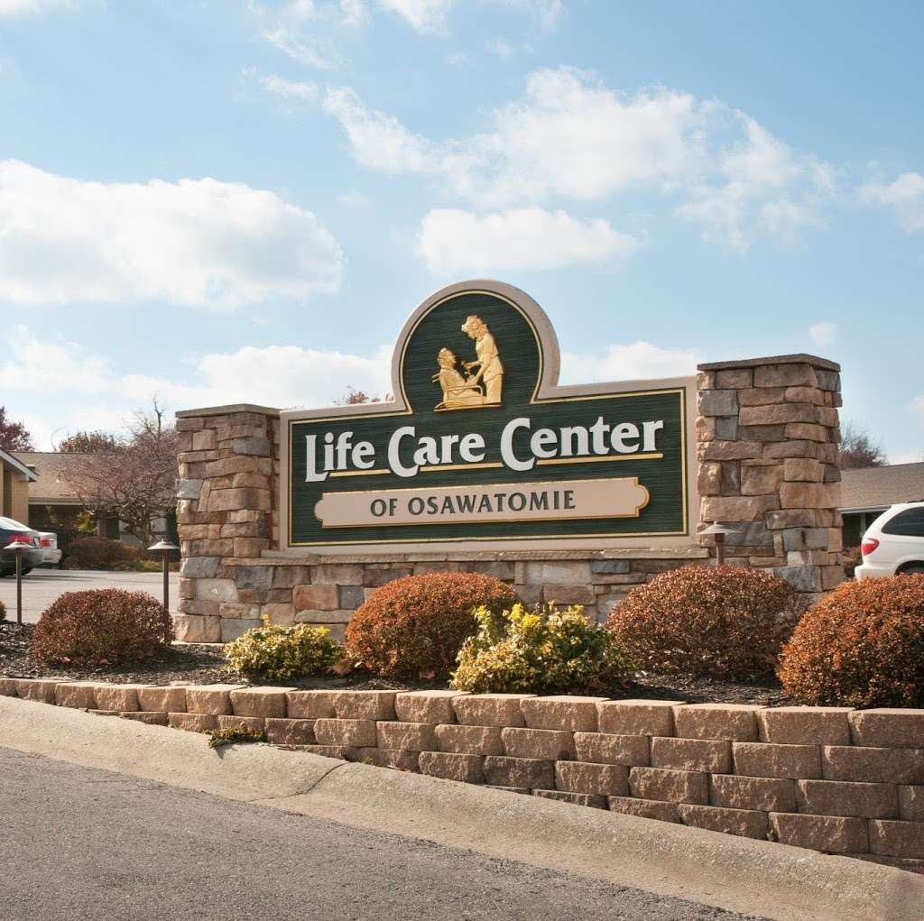 Life Care Center of Osawatomie | 1615 Parker Ave, Osawatomie, KS 66064, USA | Phone: (913) 755-4165