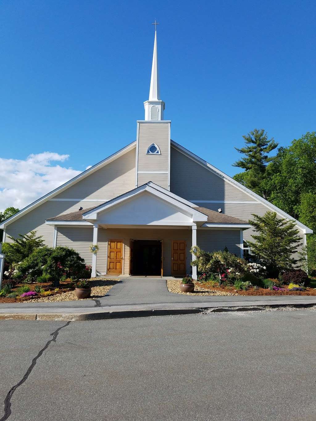 Holy Cross Catholic Church | 187 Hampstead Rd, Derry, NH 03038, USA | Phone: (603) 437-7550