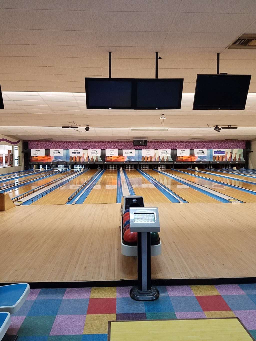 Devon Lanes | 300 Lancaster Ave, Devon, PA 19333, USA | Phone: (610) 688-1920