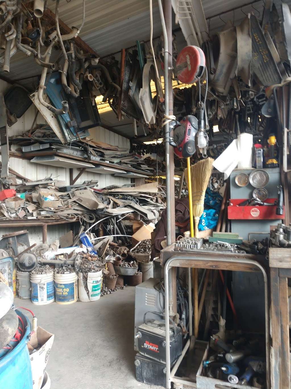 Pasadena 4X4 Salvage | 2410 Beverly Rd, Pasadena, TX 77503 | Phone: (281) 487-0184