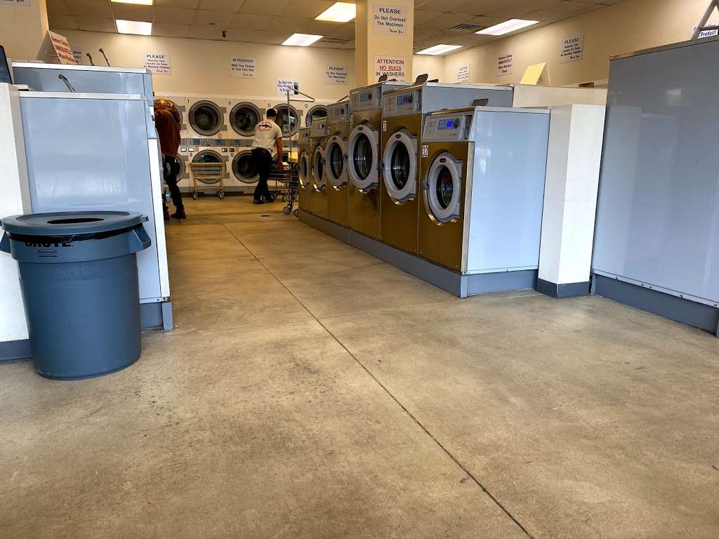 Ridgewood Laundromat Inc | 1310 S Ridgewood Ave, Daytona Beach, FL 32114, USA | Phone: (386) 492-7728