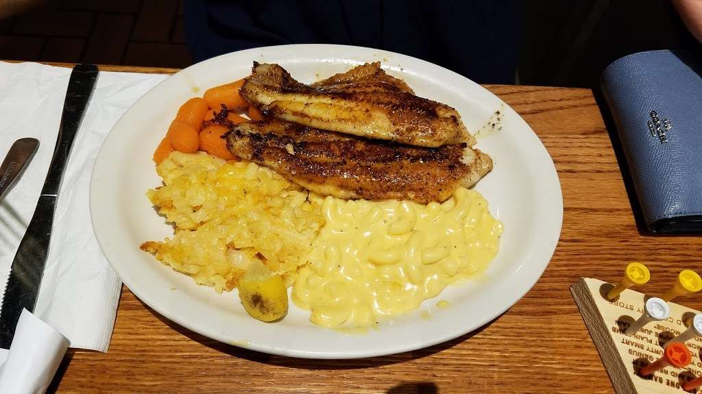 Cracker Barrel Old Country Store | 825 Marketplace Blvd, Hamilton Township, NJ 08691, USA | Phone: (609) 581-5462