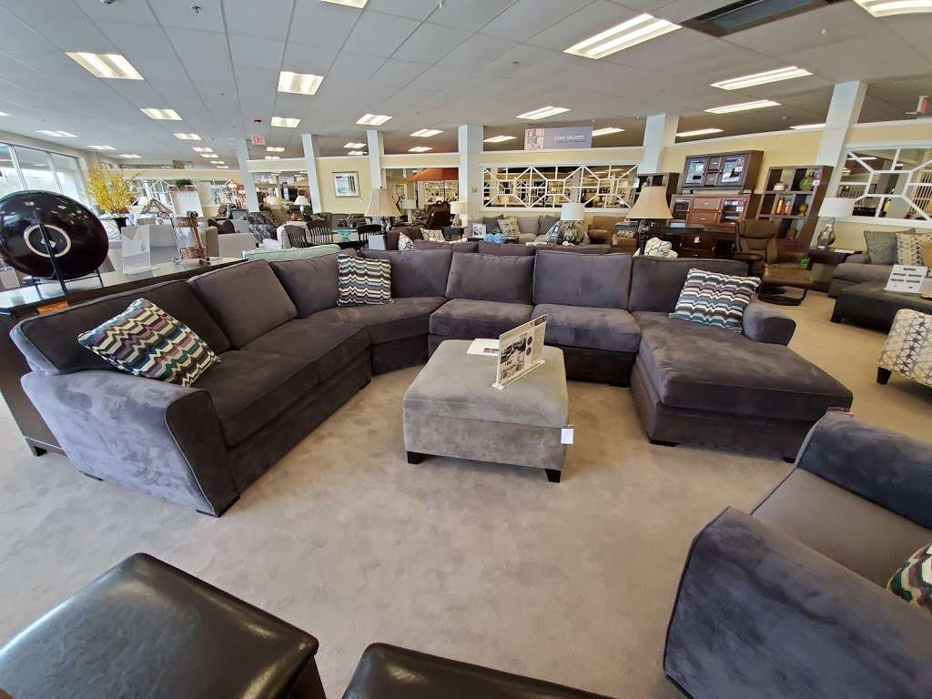 Raymour & Flanigan Furniture and Mattress Store | 85 Viewmont Mall, Scranton, PA 18508, USA | Phone: (570) 346-1622