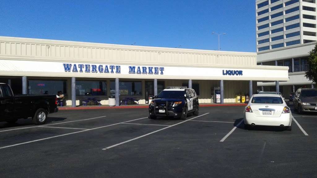 Watergate Market | 2390 Powell St, Emeryville, CA 94608, USA | Phone: (510) 655-2550