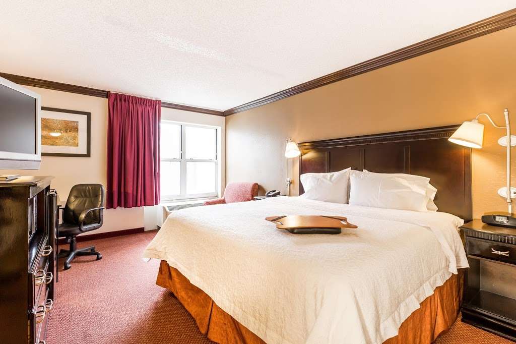 Hampton Inn & Suites Chicago/Hoffman Estates | 2825 Greenspoint Pkwy, Hoffman Estates, IL 60169 | Phone: (847) 882-4301