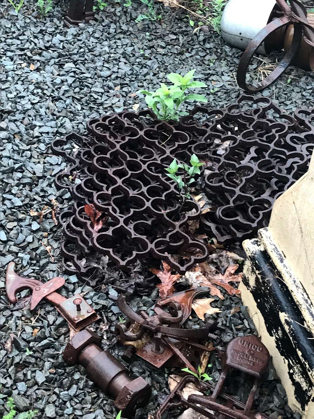 Mountain Home Antiques | 6580 PA-390, Cresco, PA 18326, USA | Phone: (570) 595-8581