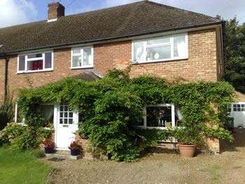 Upthedowns Bed and Breakfast | 23 Northdown Rd, Kemsing, Sevenoaks TN15 6SD, UK | Phone: 01959 526869