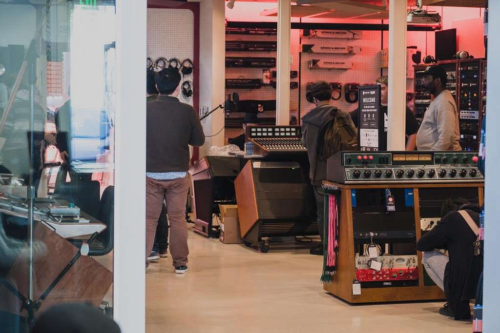 Vintage King Los Angeles | 1176 Sunset Blvd, Los Angeles, CA 90012, USA | Phone: (213) 984-4000