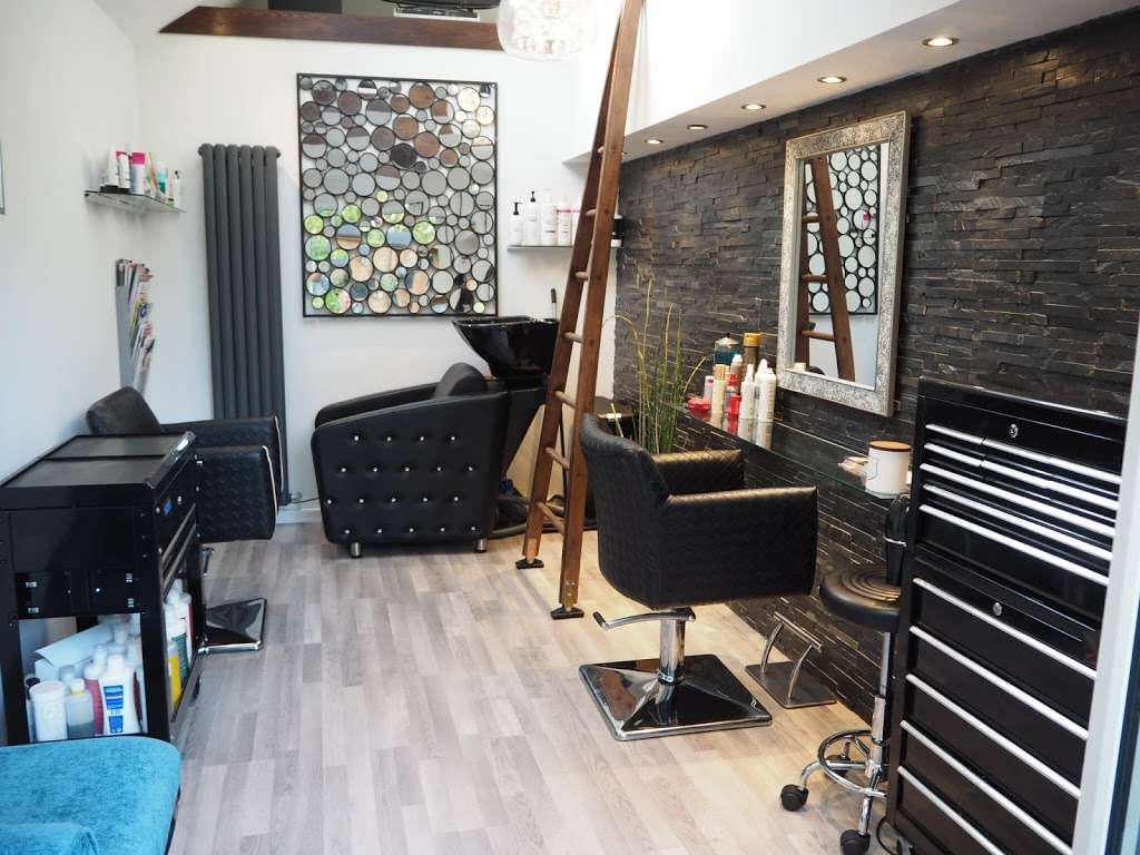 Martin Pinkney Hair Salon | 4 Church Rd, Ashtead KT21 2RJ, UK | Phone: 07860 705739