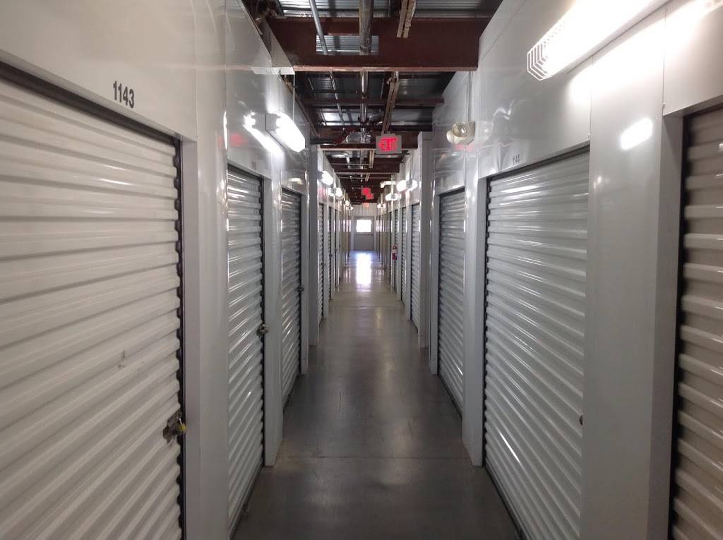 Life Storage | 4255 S Bowen Rd, Arlington, TX 76016, USA | Phone: (682) 235-6600