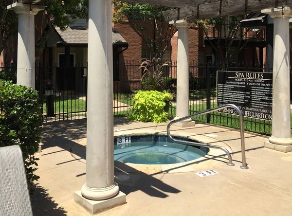 Towns of Chapel Hill Apartments | 6201 Chapel Hill Blvd, Plano, TX 75093, USA | Phone: (972) 885-6294