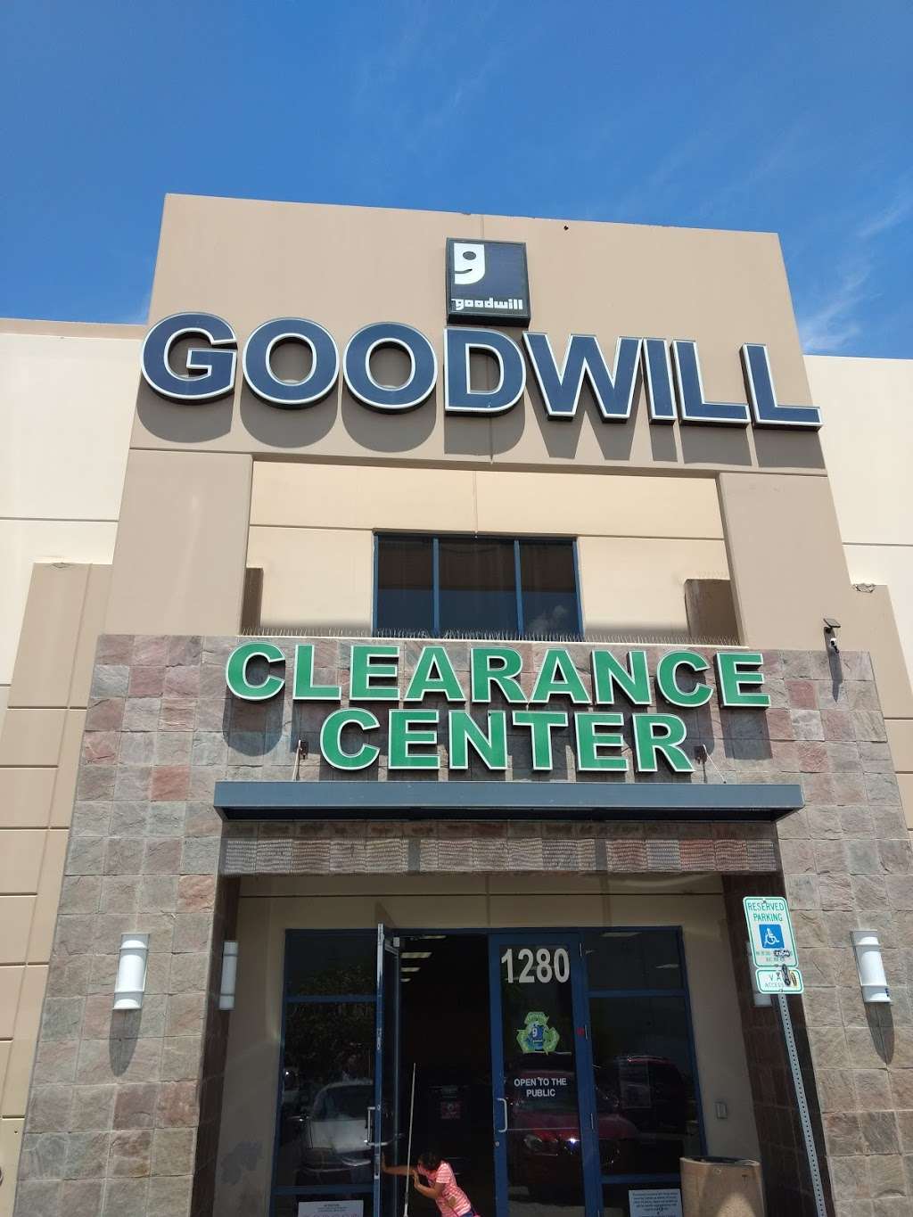 Goodwill Clearance Center and Donation Site | 1280 W Cheyenne Ave, North Las Vegas, NV 89030 | Phone: (702) 214-2008