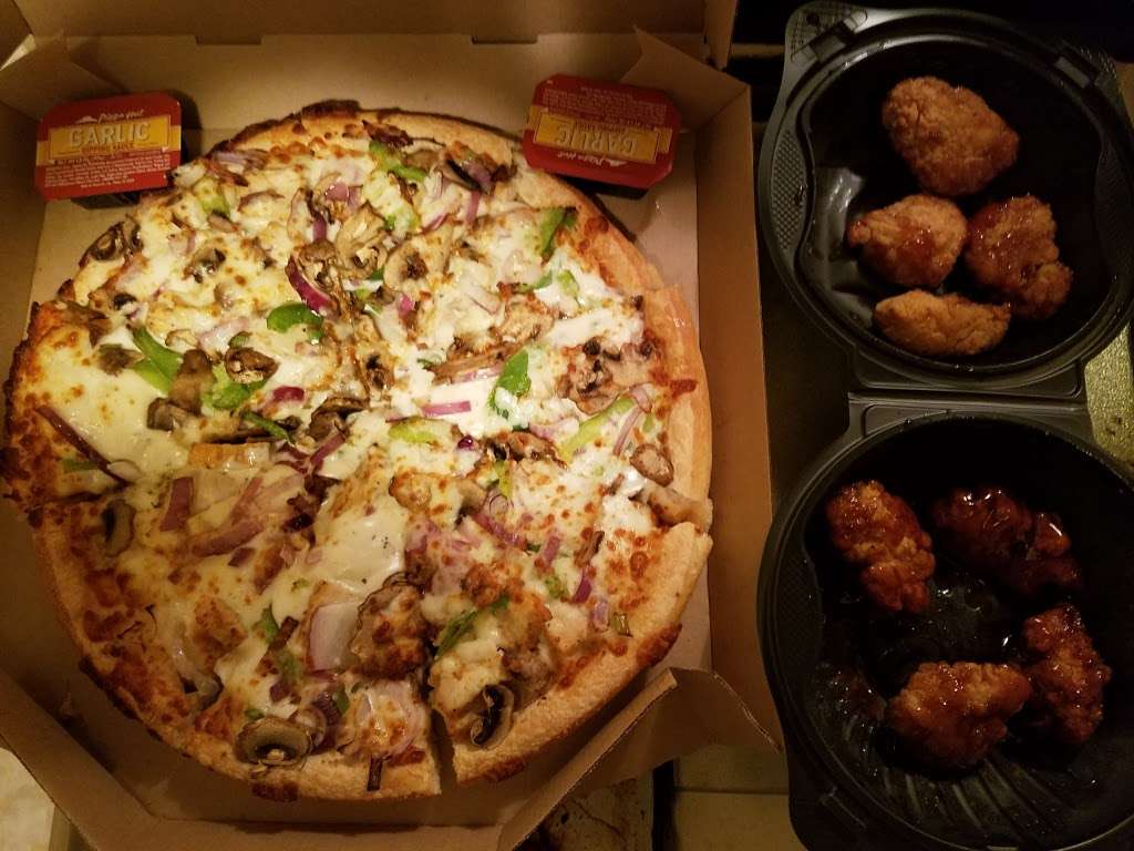 Pizza Hut | 2509 Albany St, Beech Grove, IN 46107 | Phone: (317) 781-9700