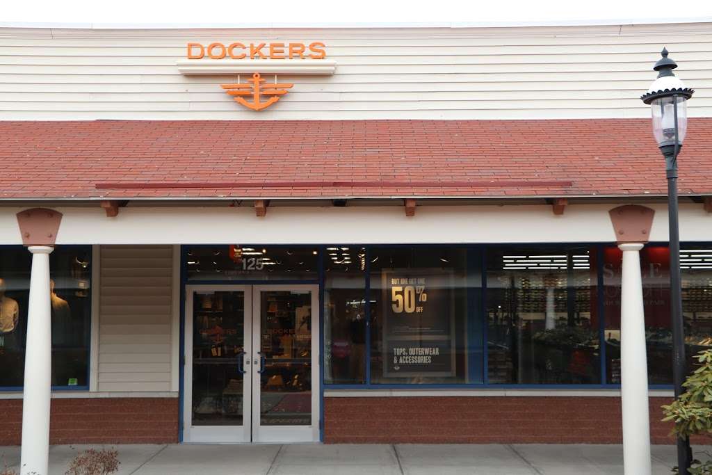 Dockers Premium Outlet at Wrentham Premium Outlets | 1 Outlet Blvd #125, Wrentham, MA 02093, USA | Phone: (508) 384-3097