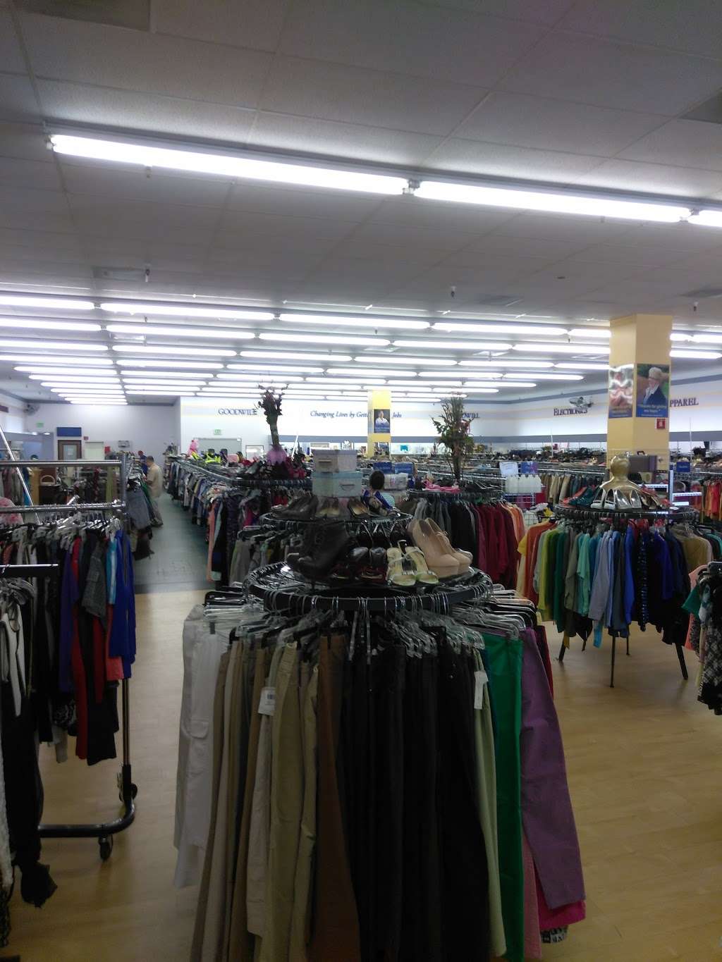 Goodwill Store & Donation Center | 4220 Balboa Ave, San Diego, CA 92117, USA | Phone: (619) 225-2200