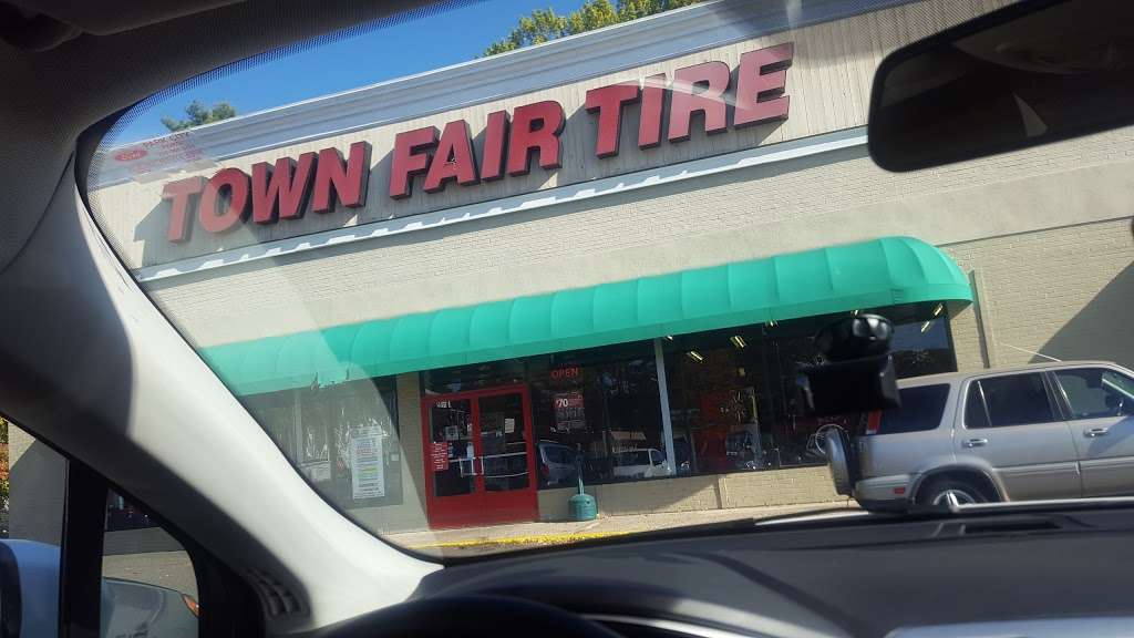 Town Fair Tire | 4200 Main St, Bridgeport, CT 06606, USA | Phone: (203) 365-8515