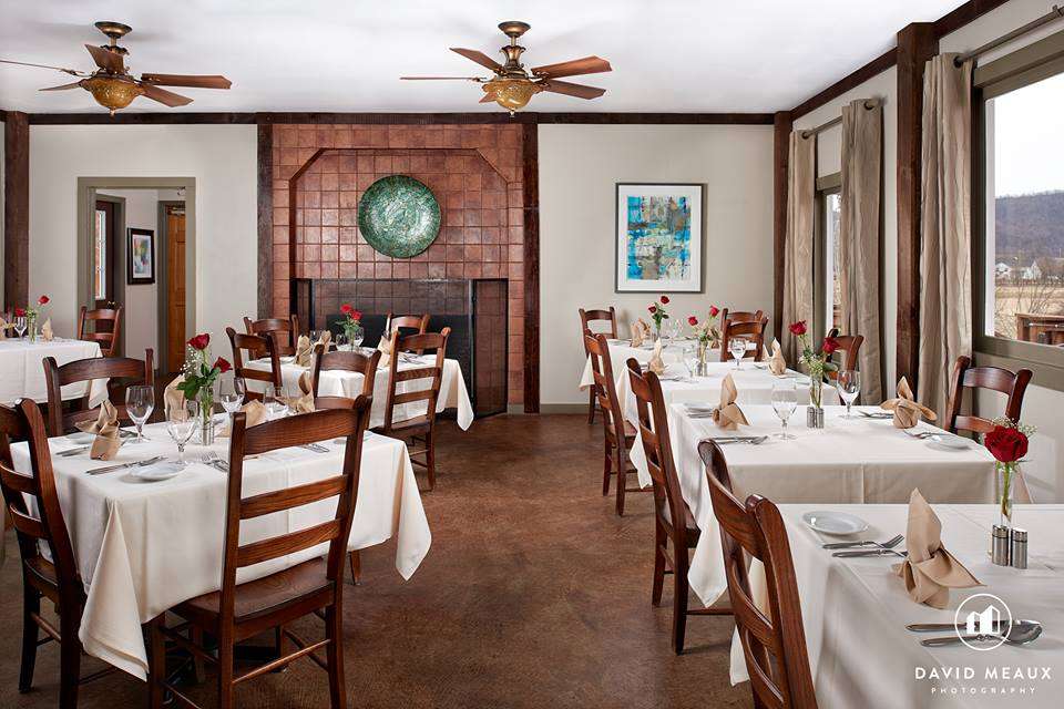 Grandale Vintners Table | 14001 Harpers Ferry Rd, Purcellville, VA 20132, USA | Phone: (540) 668-6000