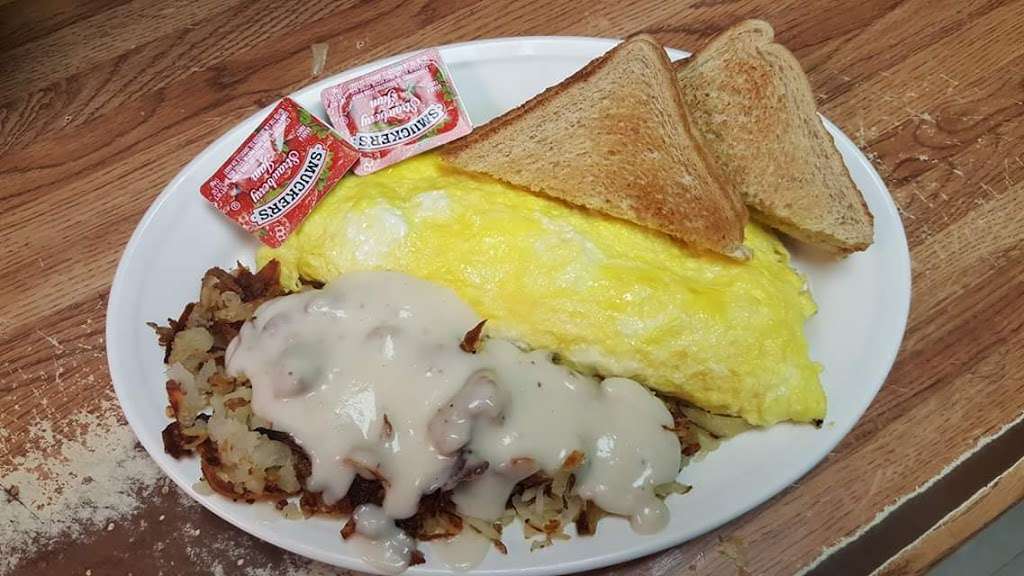 Family Cafe | 19476 Robertson Rd, Lacygne, KS 66040, USA | Phone: (913) 757-6611