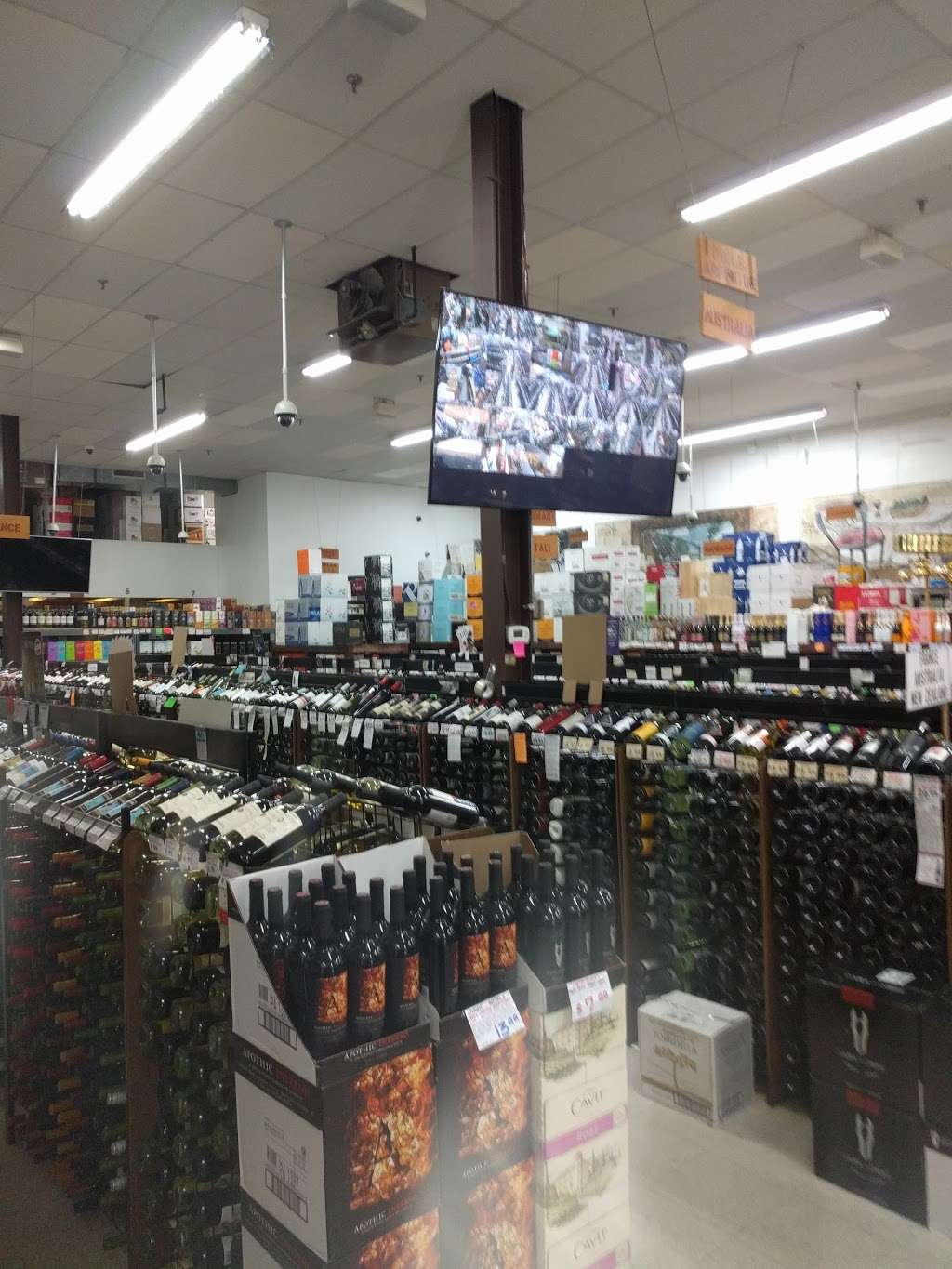 Shopping Center Wine and Liquor | 3008 E Main St, Cortlandt, NY 10567, USA | Phone: (914) 528-1600