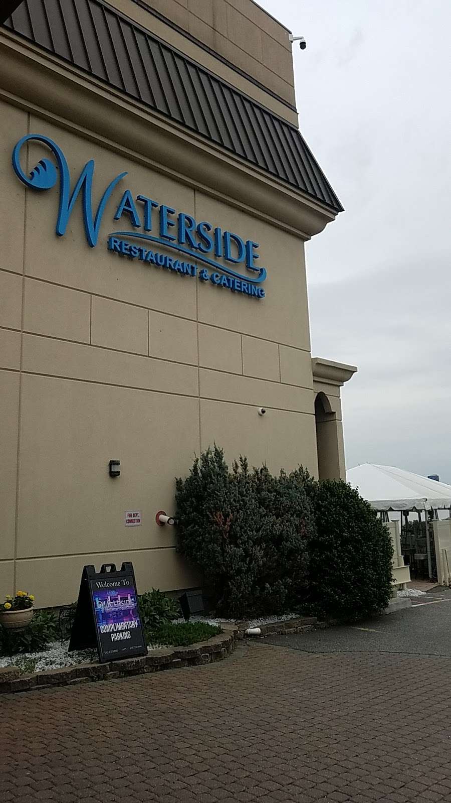 Waterside Restaurant & Catering - restaurant  | Photo 3 of 10 | Address: 7800 B River Rd, North Bergen, NJ 07047, USA | Phone: (201) 861-7767