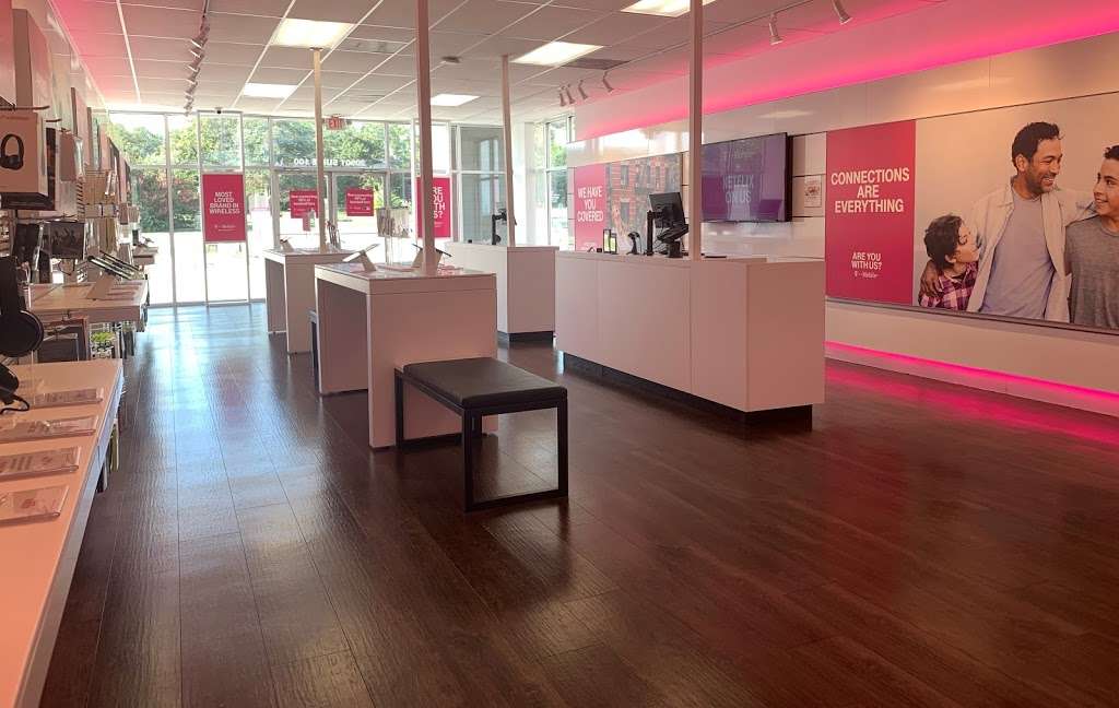 T-Mobile | 20901 Eva St, Montgomery, TX 77356 | Phone: (936) 207-5399