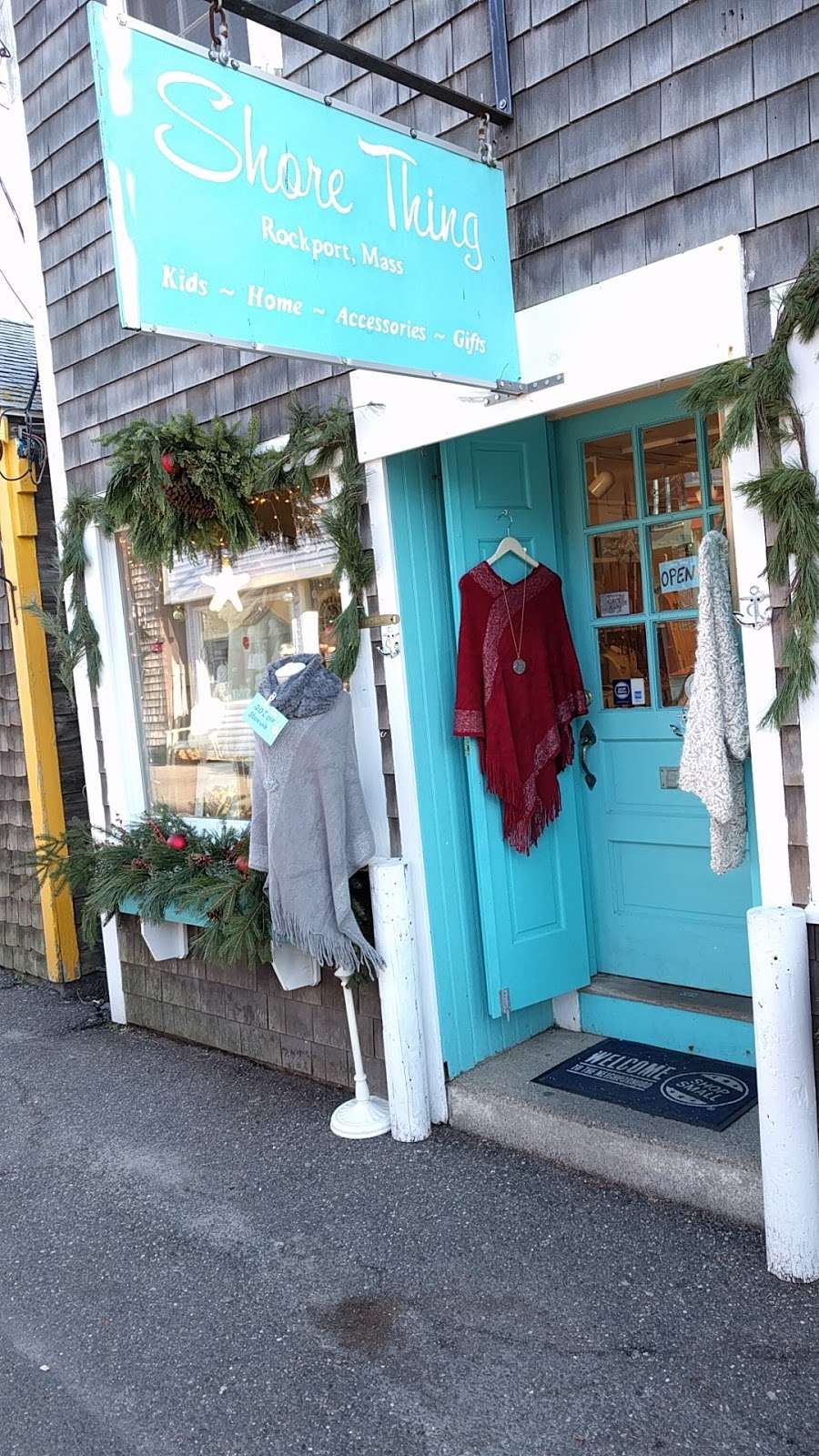 Shore Thing Rockport | 41 Bearskin Neck, Rockport, MA 01966, USA | Phone: (978) 546-7705