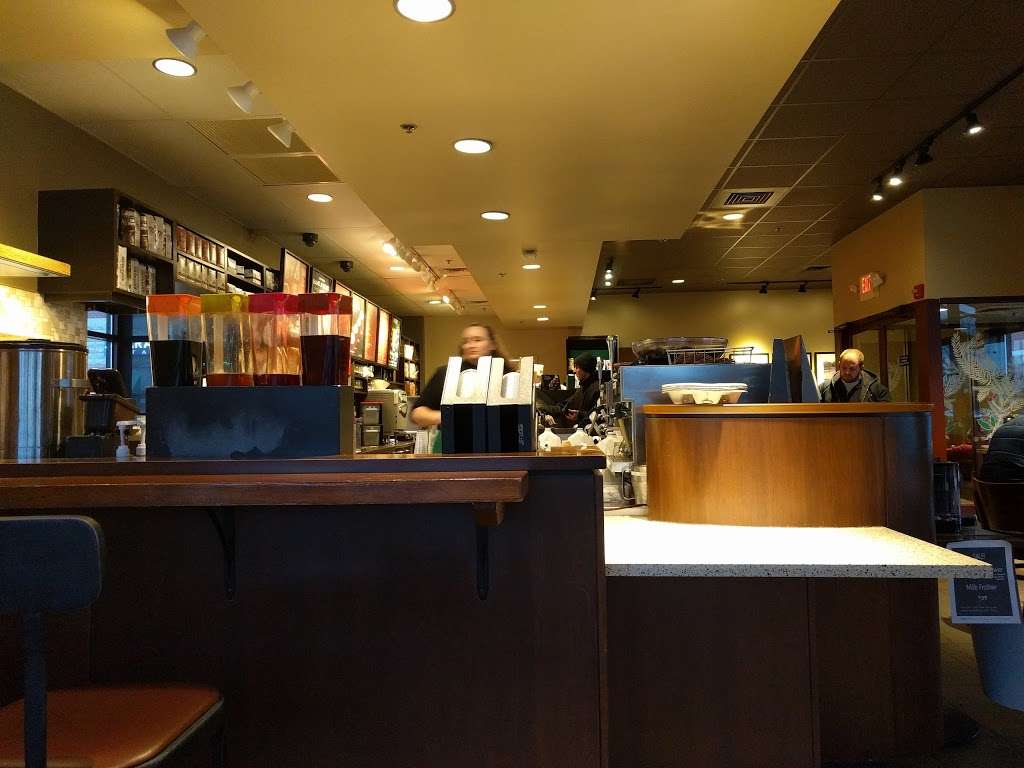 Starbucks | 1427 Lee St, Des Plaines, IL 60018, USA | Phone: (847) 298-5270