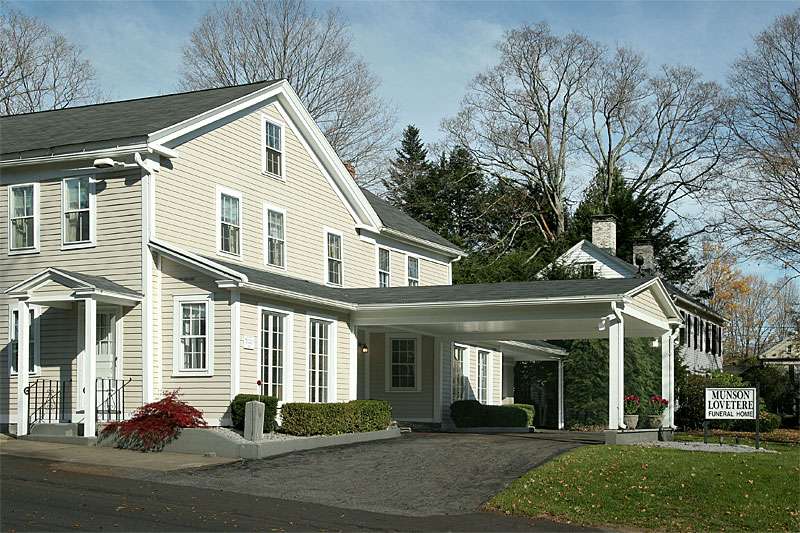 Munson-Lovetere Funeral Home | 2 School St, Woodbury, CT 06798, USA | Phone: (203) 263-2146