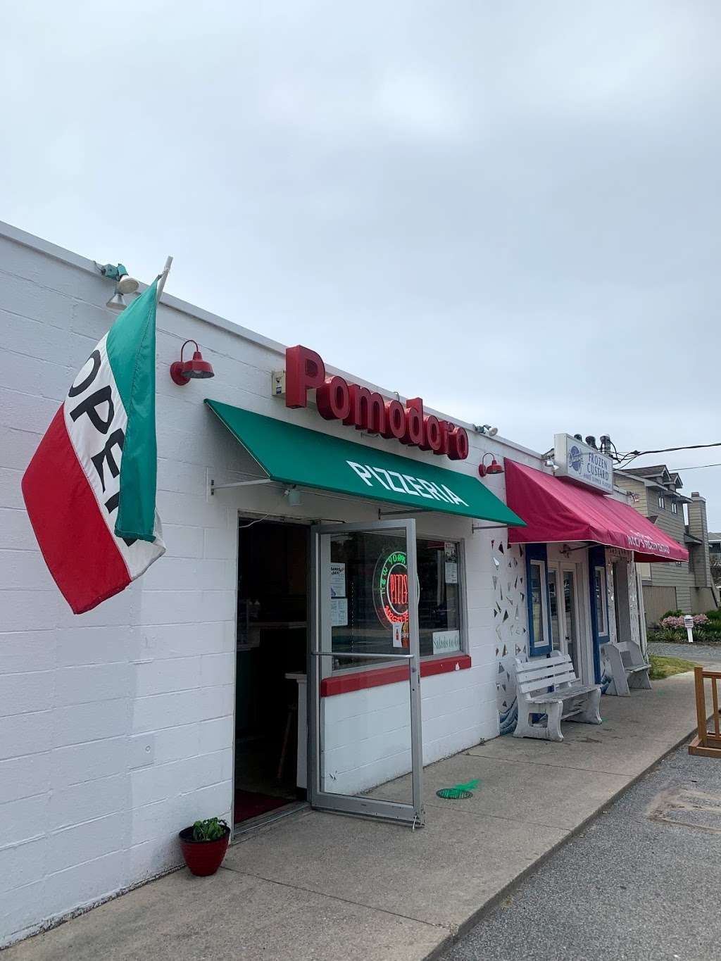 Pomodoro Pizzeria | 101 Garfield Pkwy, Bethany Beach, DE 19930, USA | Phone: (302) 537-1359