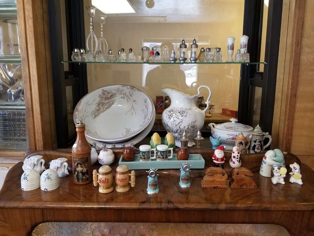 Vintage Antiques And Oddities | 1344 Ross St, Wrightwood, CA 92397 | Phone: (760) 249-9119