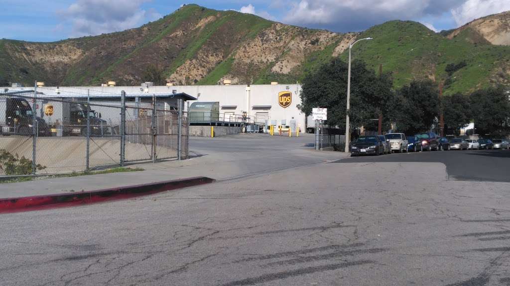 UPS Sylmar | 12745 Arroyo St, Sylmar, CA 91342, USA | Phone: (800) 742-5877