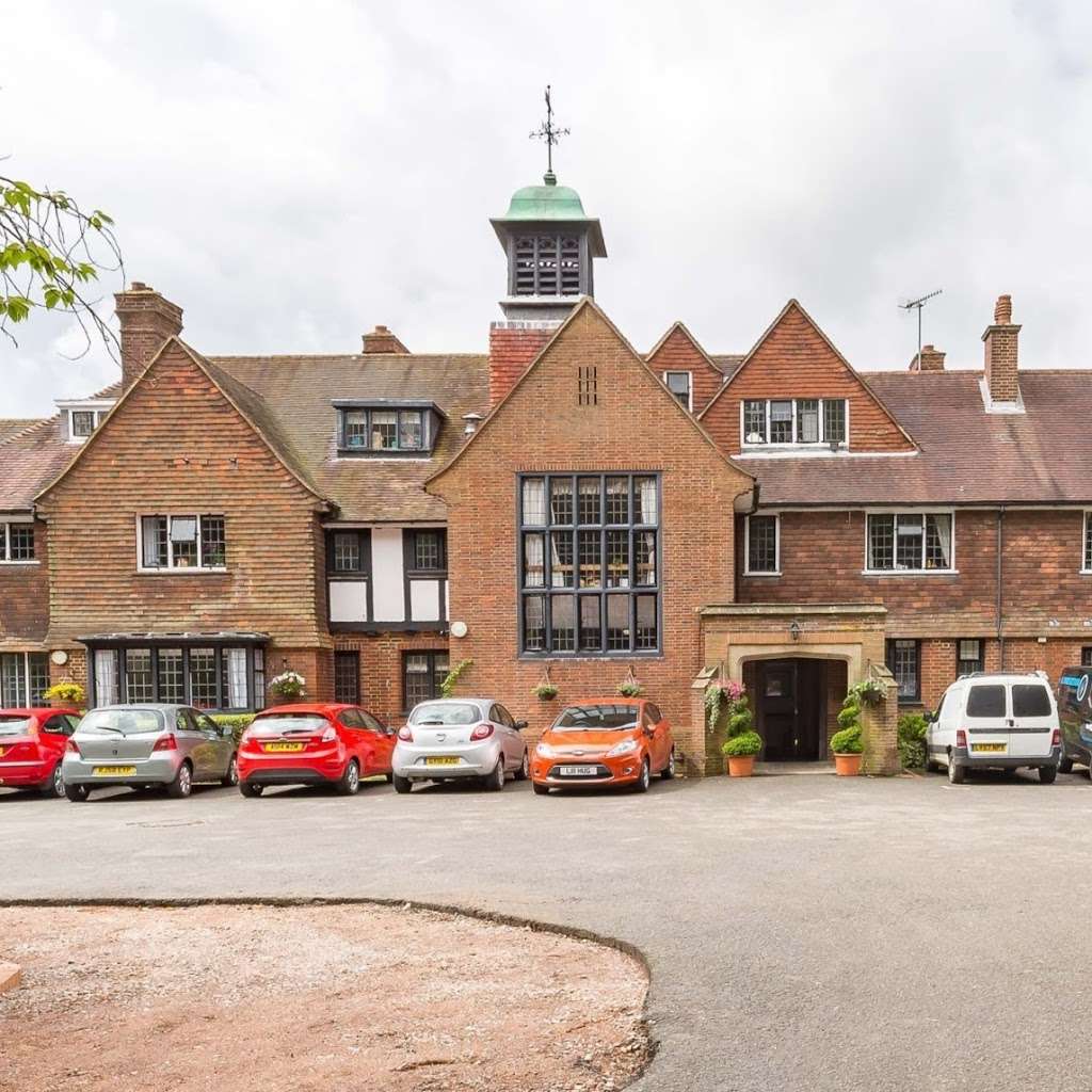 Barchester - Reigate Beaumont Care Home | Colley Ln, Reigate RH2 9JB, UK | Phone: 01737 225544