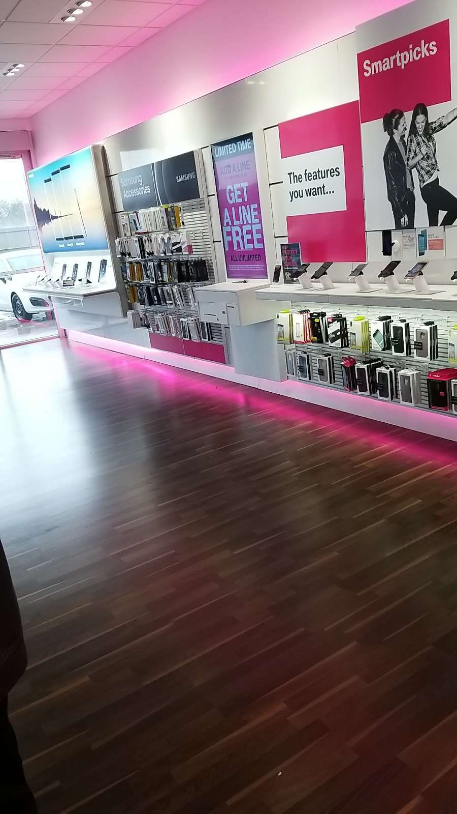 T-Mobile | 2501 W Airport Fwy Suite 100, Irving, TX 75062, USA | Phone: (972) 255-1430