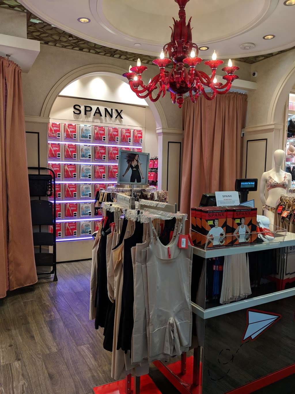 SPANX | 200 World Way, Los Angeles, CA 90045, USA