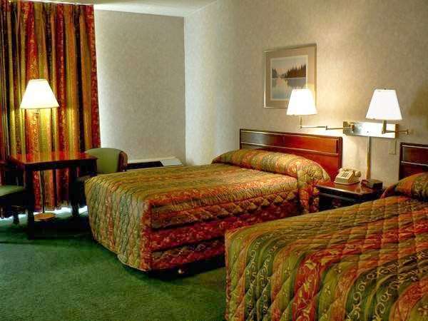 Pocono Inn at Water Gap | 101 Broad St, Delaware Water Gap, PA 18327, USA | Phone: (570) 476-0000