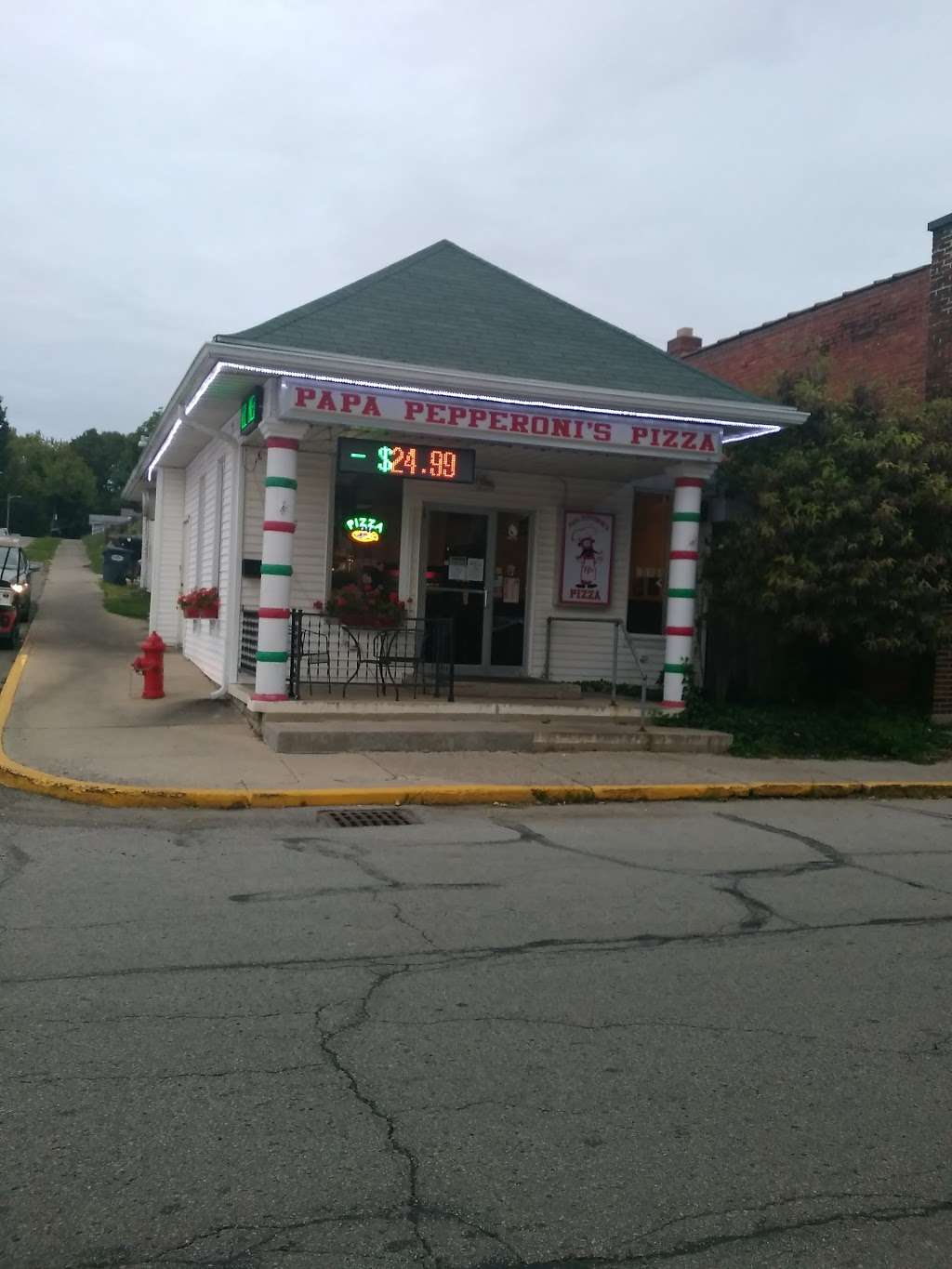 Papa Pepperoni Pizza | 594 Locust St, Middletown, IN 47356, USA | Phone: (765) 354-9880