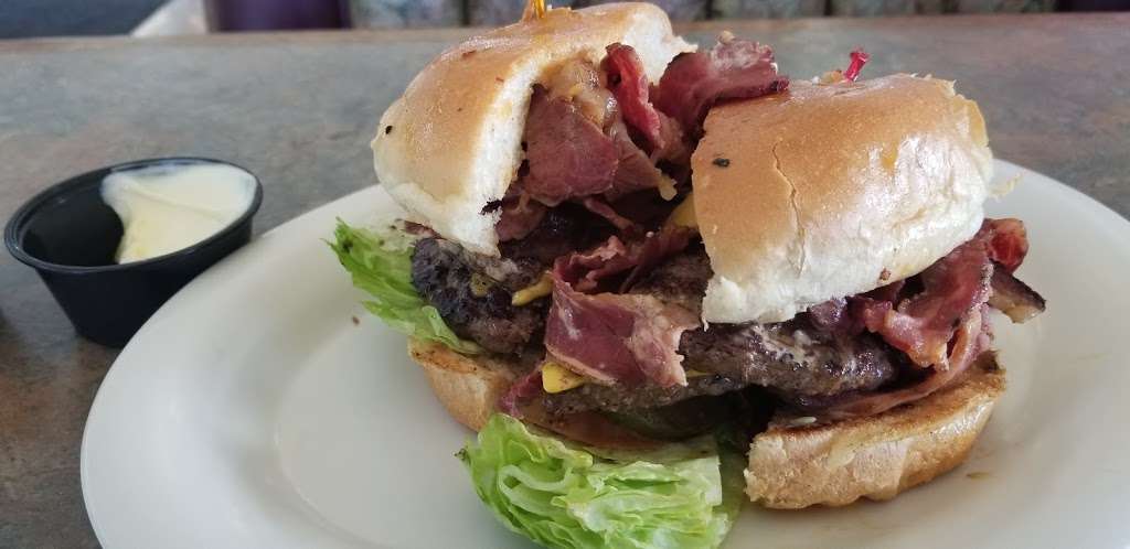 Toms Famous Burgers 5 | 3635 E Imperial Hwy, Lynwood, CA 90262, USA | Phone: (310) 631-8633