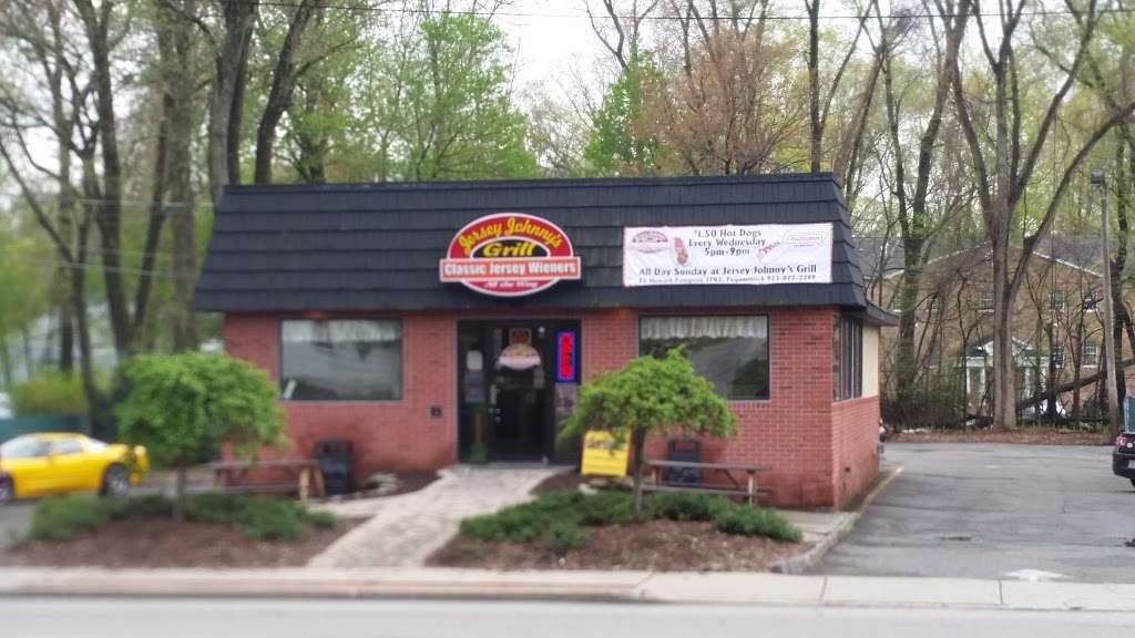 Jersey Johnnys Grill | 25 Newark Pompton Turnpike, Pequannock Township, NJ 07440, USA | Phone: (973) 872-2299