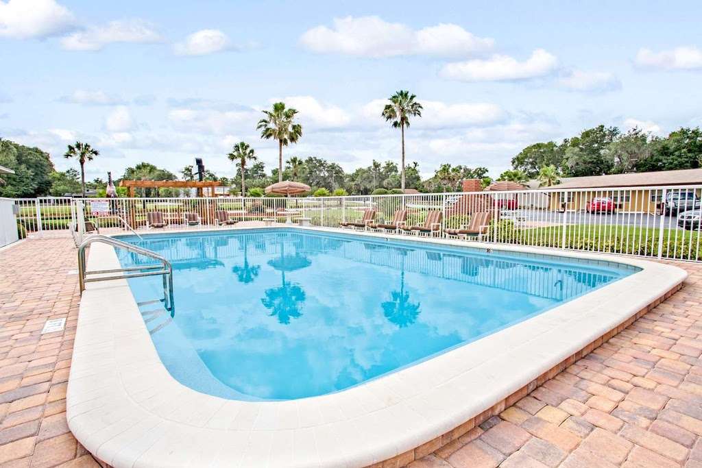 Days Inn by Wyndham Orange City/Deland | 2501 N Volusia Ave, Orange City, FL 32763 | Phone: (386) 218-2136