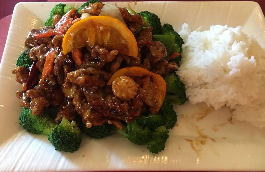 China Dragon Chinese Restaurant | 15820 W National Ave #5121, New Berlin, WI 53151, USA | Phone: (262) 780-8839